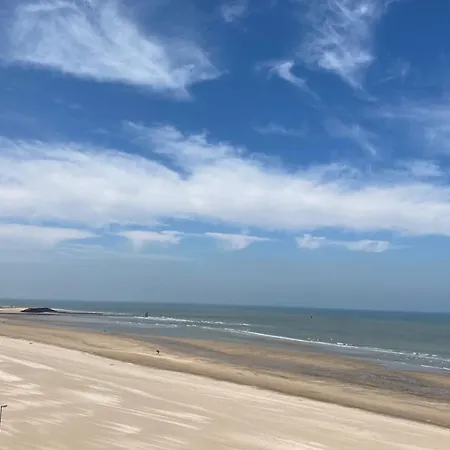 Pretty Cosy Pearl Close To The Sea