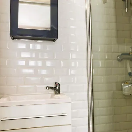 Pretty Cosy Pearl Close To The Sea Апартаменты *