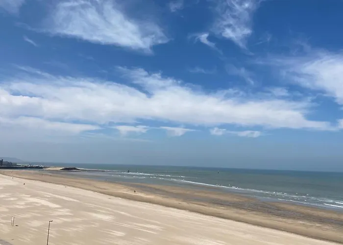 Pretty Cosy Pearl Close To The Sea